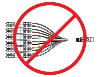  MultiFiber 프로의 MPO 커넥터를 사용하면 팬 아웃 코드가 필요 없습니다