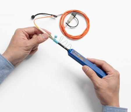 Nettoyer une extrémité de câble à fibre optique à l’aide d’un outil de nettoyage