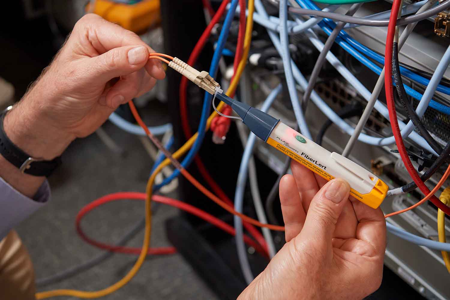 Lumière de détection FiberLert dans le cordon de raccordement